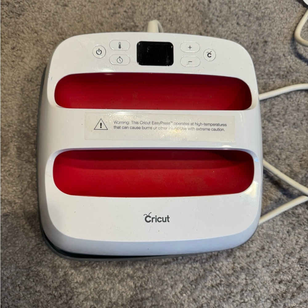 Cricut EasyPress in White and Red